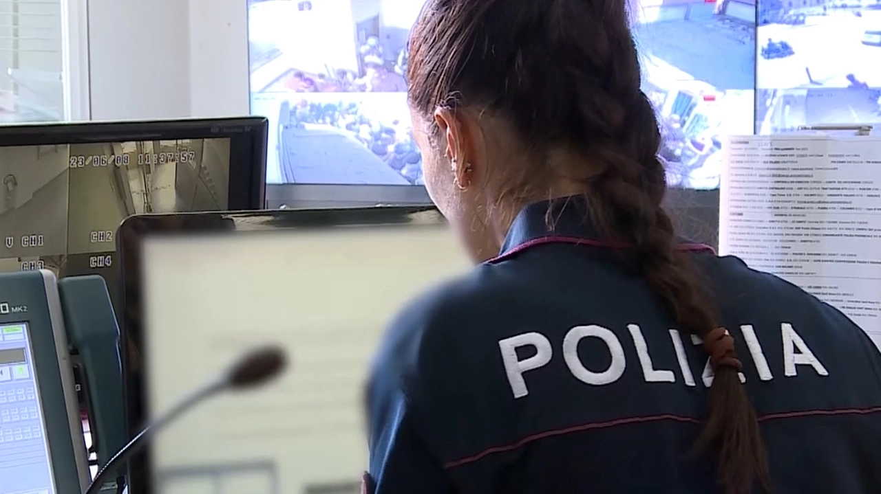 Gli addetti alla sicurezza hanno chiamato la centrale Gli addetti alla sicurezza hanno chiamato la centrale