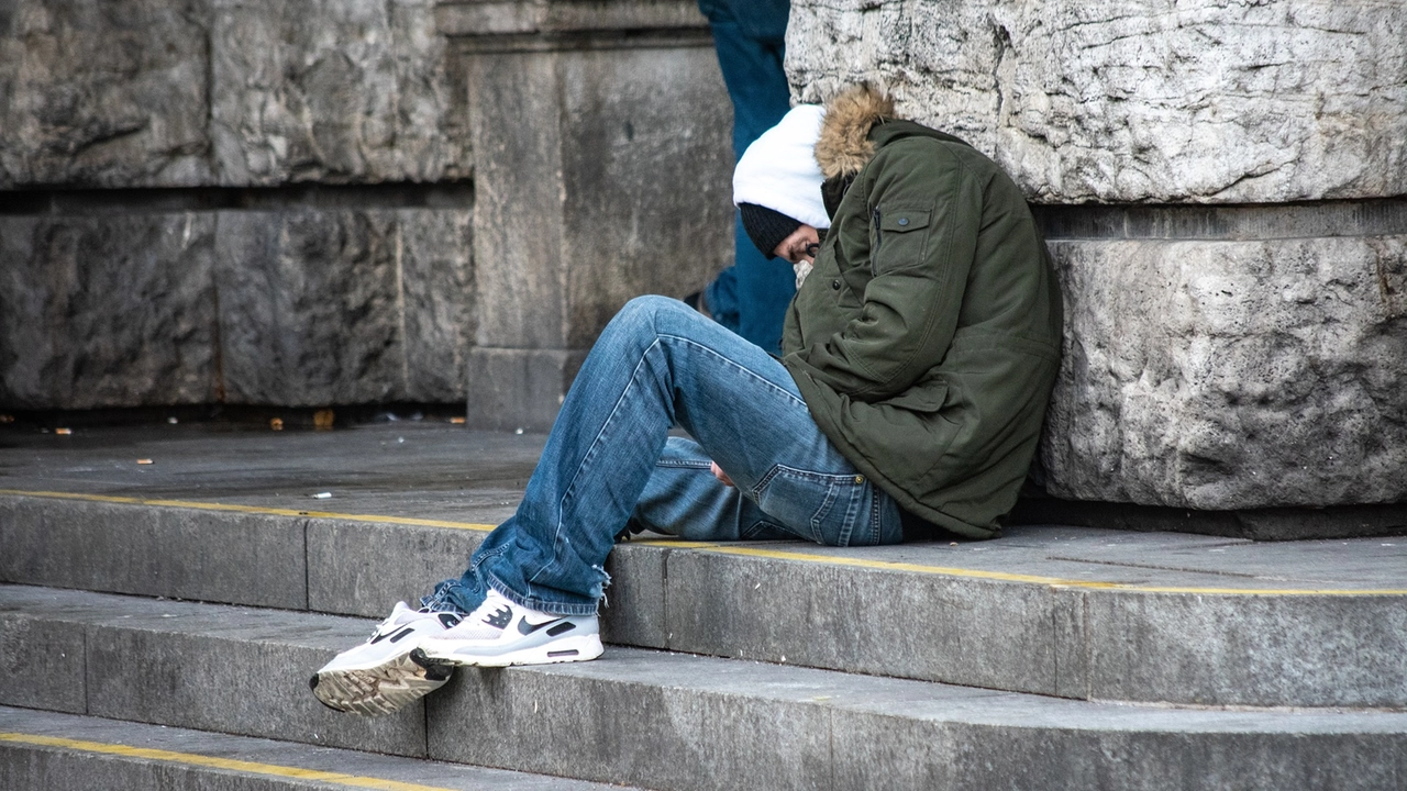 Ogni anno in Italia muoiono poco meno di 400 persone senza fissa dimora a causa delle difficili condizioni climatiche Ogni anno in Italia muoiono poco meno di 400 persone senza fissa dimora a causa delle difficili condizioni climatiche