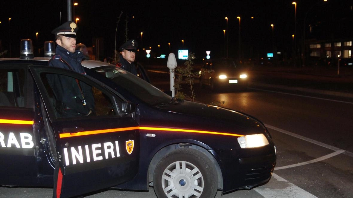 Inseguimento dei carabinieri l’altra sera per 15 chilometri nei confronti di una Audi Q3 che ha poi terminato la fuga... Inseguimento dei carabinieri l’altra sera per 15 chilometri nei confronti di una Audi Q3 che ha poi terminato la fuga...