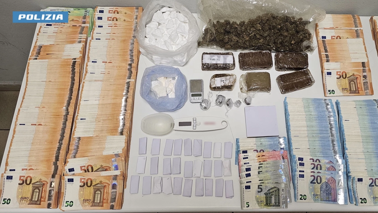 Milano, la lavanderia a gettoni? Un laboratorio per tagliare e confezionare la droga