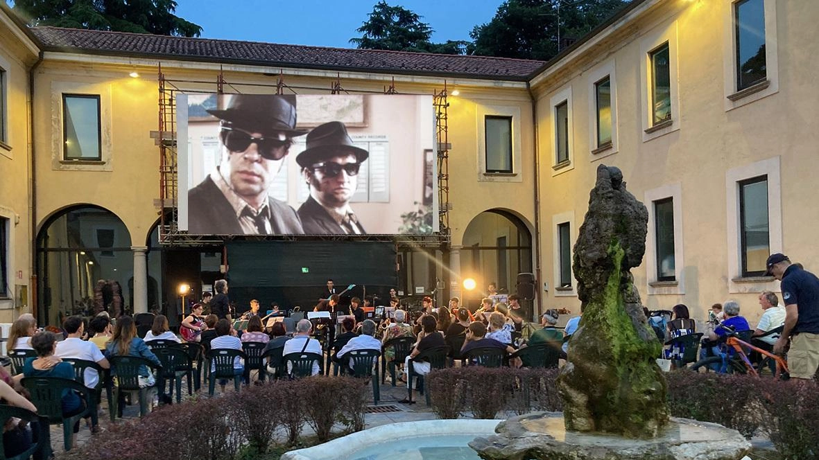 Si comincia oggi alle 21.30 con una serata inaugurale speciale a ingresso libero Concerto e letture contro la violenza sulle donne, dal titolo “Questo non è amore“ Si comincia oggi alle 21.30 con una serata inaugurale speciale a ingresso libero Concerto e letture contro la violenza sulle donne, dal titolo “Questo non è amore“
