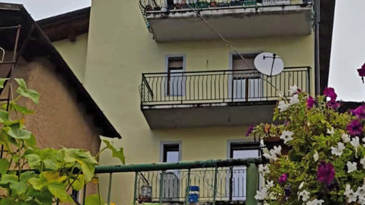 L’abitazione di Emilia Nobili, 75 anni, dove è stata uccisa dal marito reo confesso L’autopsia ha confermato la determinazione e la crudeltà delle coltellate inferte