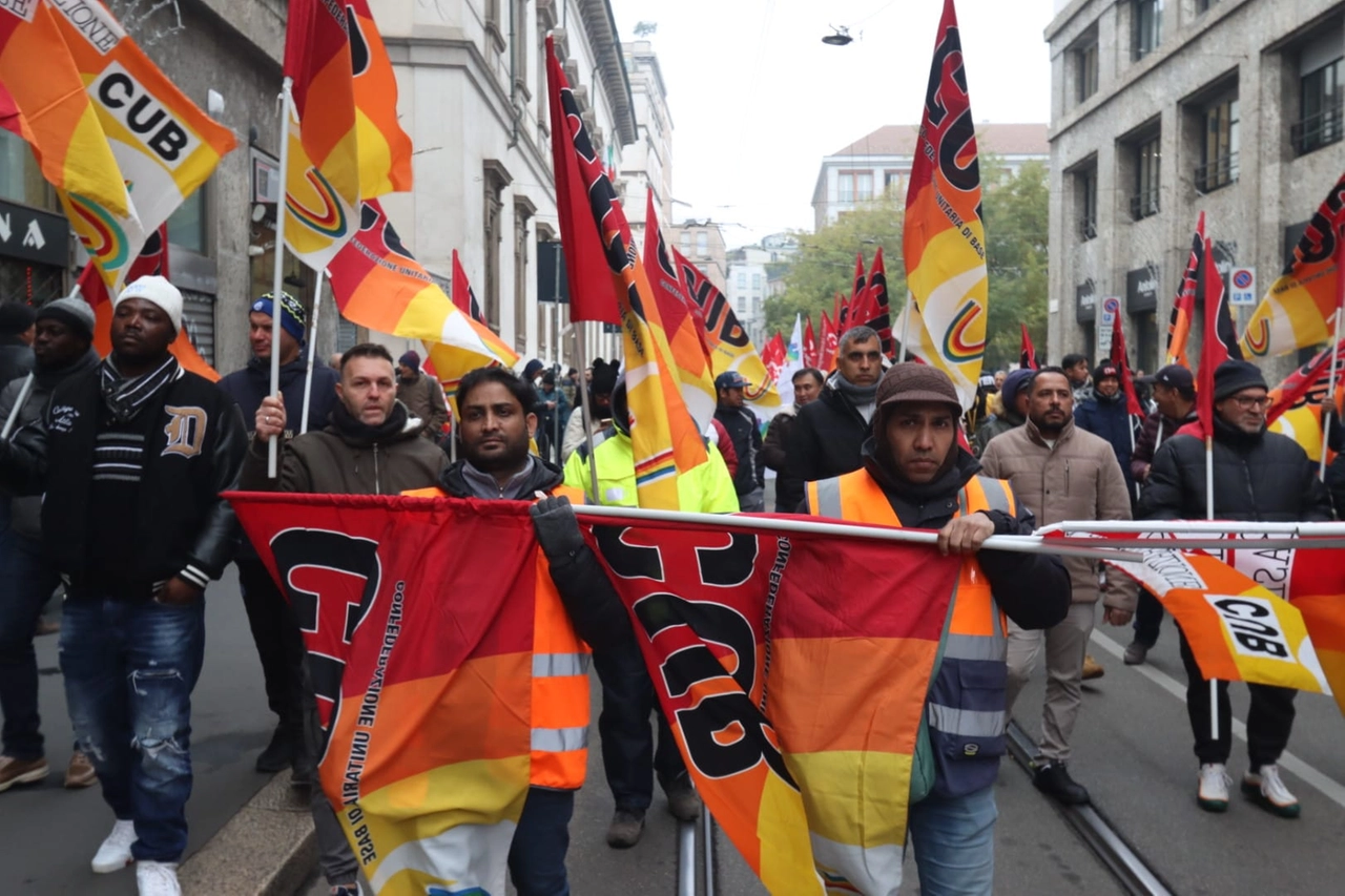 Alta l'adesione allo sciopero generale anche a Milano