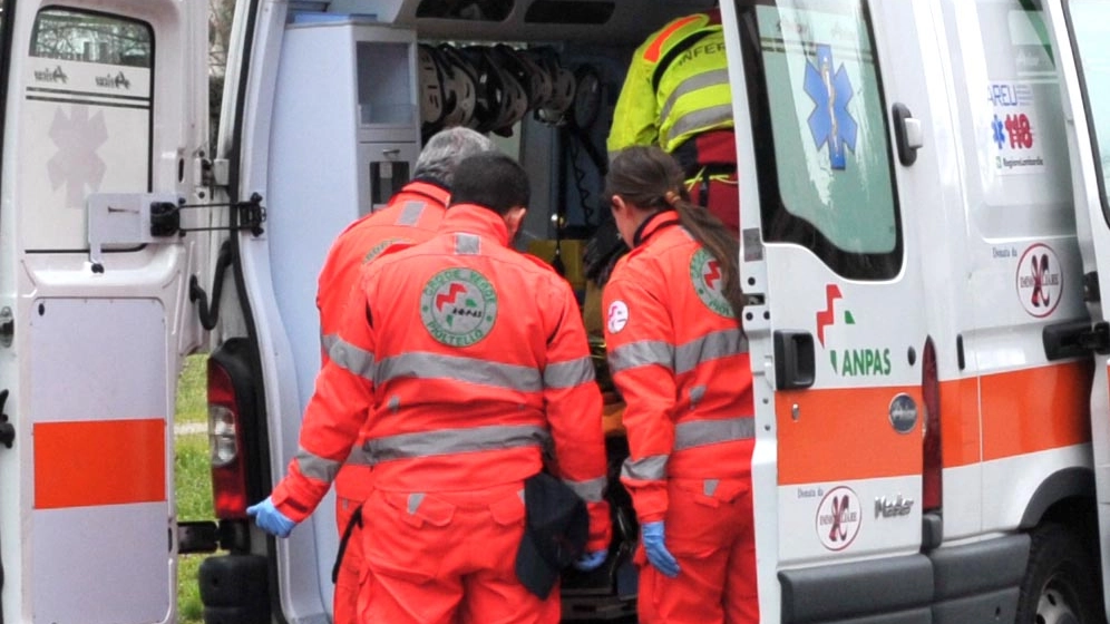 Il pensionato è stato medicato sul posto e poi trasferito all’ospedale