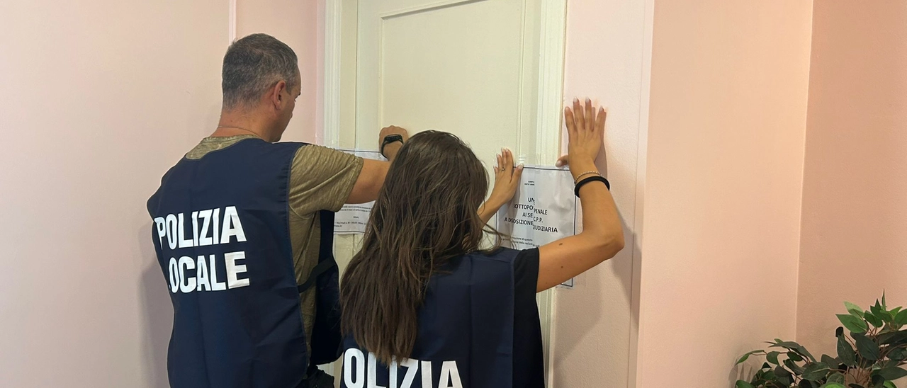 Botox e filler su Instagram, finte dottoresse e fila di clienti: il sistema (da incubo) degli studi estetici abusivi a Milano