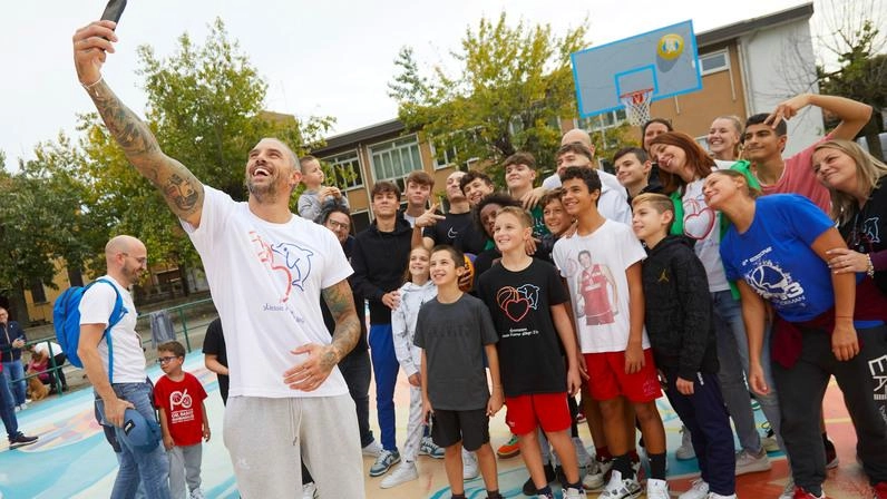 L'associazione Alessio Koeman Allegri organizza torneo di basket a Garbagnate Milanese in memoria di Alessio Allegri, scomparso nel 2019. I fondi raccolti supportano progetti sportivi, scolastici e di prevenzione delle patologie cardiache. L'associazione Alessio Koeman Allegri organizza torneo di basket a Garbagnate Milanese in memoria di Alessio Allegri, scomparso nel 2019. I fondi raccolti supportano progetti sportivi, scolastici e di prevenzione delle patologie cardiache.