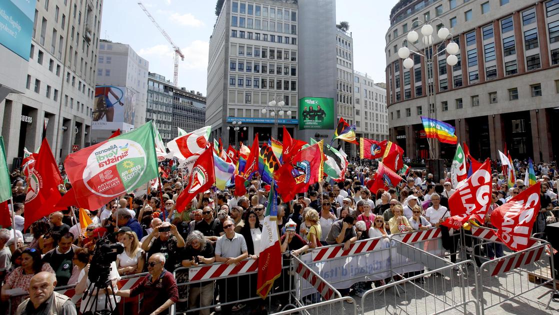 manifestazione contro il remigration summit in piazza san babila fischiato il sindaco sala che non c è da Ilgiorno.it manifestazione contro il remigration summit in piazza san babila fischiato il sindaco sala che non c è