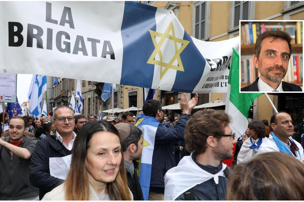 Lo striscione della Brigata Ebraica al corteo del XXV Aprile; nel riquadro, il direttore del museo Davide Romano
