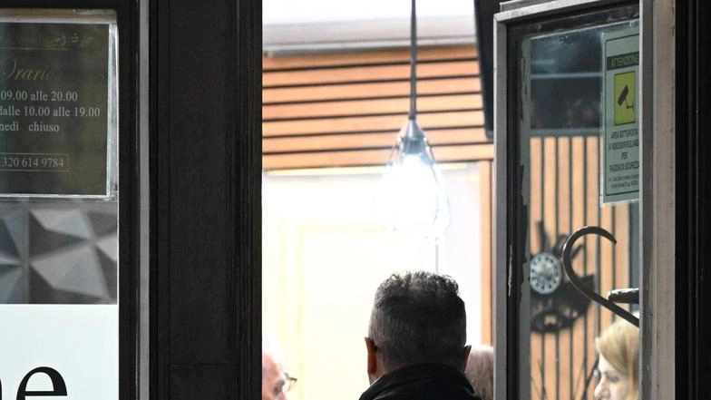 Tredici sono gli esercizi commerciali ispezionati in particolare tra le zone di piazza S. Rocco e. via Napoleona Tredici sono gli esercizi commerciali ispezionati in particolare tra le zone di piazza S. Rocco e. via Napoleona
