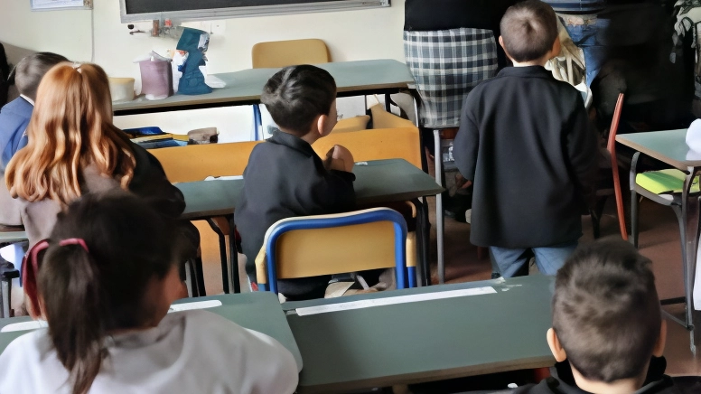 All scuola secondaria di primo grado Dante Alighieri si è verificato un caso singolare: dieci insegnati sono stati chiamati per una sola cattedra All scuola secondaria di primo grado Dante Alighieri si è verificato un caso singolare: dieci insegnati sono stati chiamati per una sola cattedra