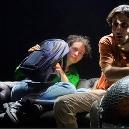 La barca dei sogni, in viaggio tra presente e passato