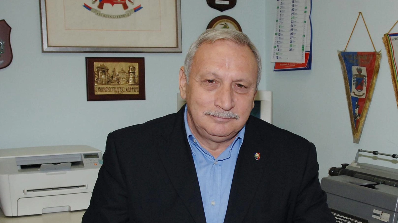 Il maresciallo Mauro Parolini, volto dell'Associazione Nazionale Carabinieri a Gorgonzola, è improvvisamente scomparso a 74 anni. La comunità lo ricorda con affetto per il suo impegno sociale e la sua umanità. I funerali si terranno mercoledì. Il maresciallo Mauro Parolini, volto dell'Associazione Nazionale Carabinieri a Gorgonzola, è improvvisamente scomparso a 74 anni. La comunità lo ricorda con affetto per il suo impegno sociale e la sua umanità. I funerali si terranno mercoledì.