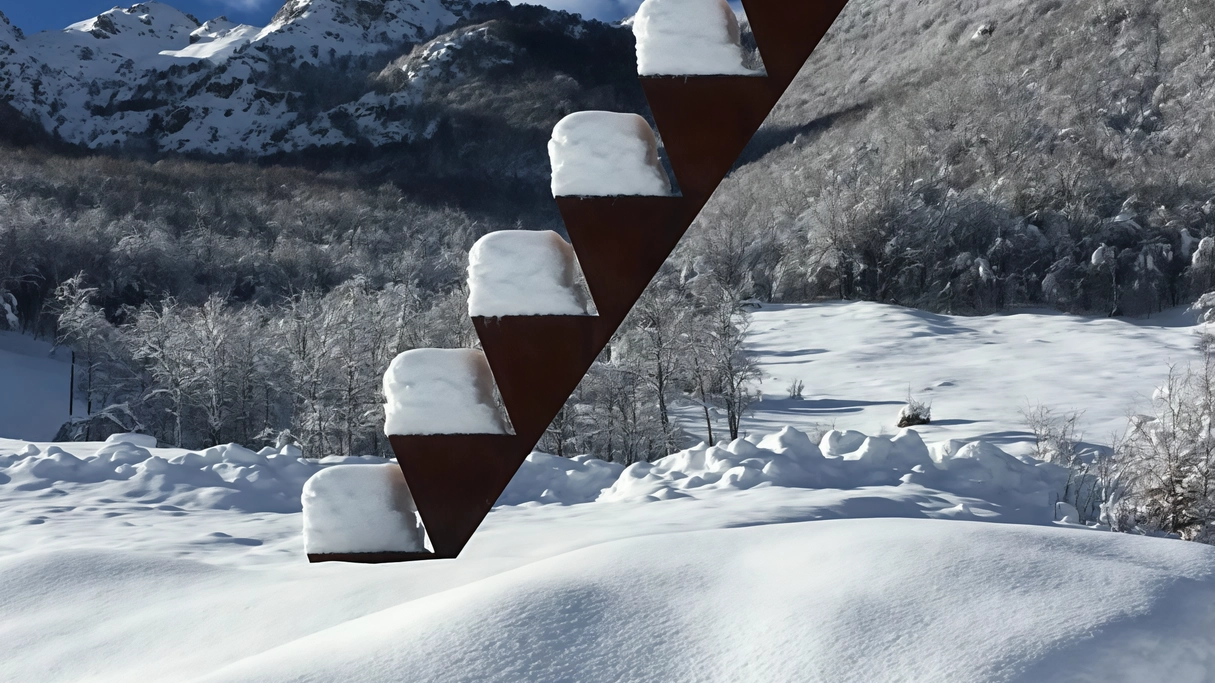 Morterone, non solo il più piccolo paese d’Italia, ma anche un vero e proprio museo a cielo aperto che da ieri... Morterone, non solo il più piccolo paese d’Italia, ma anche un vero e proprio museo a cielo aperto che da ieri...