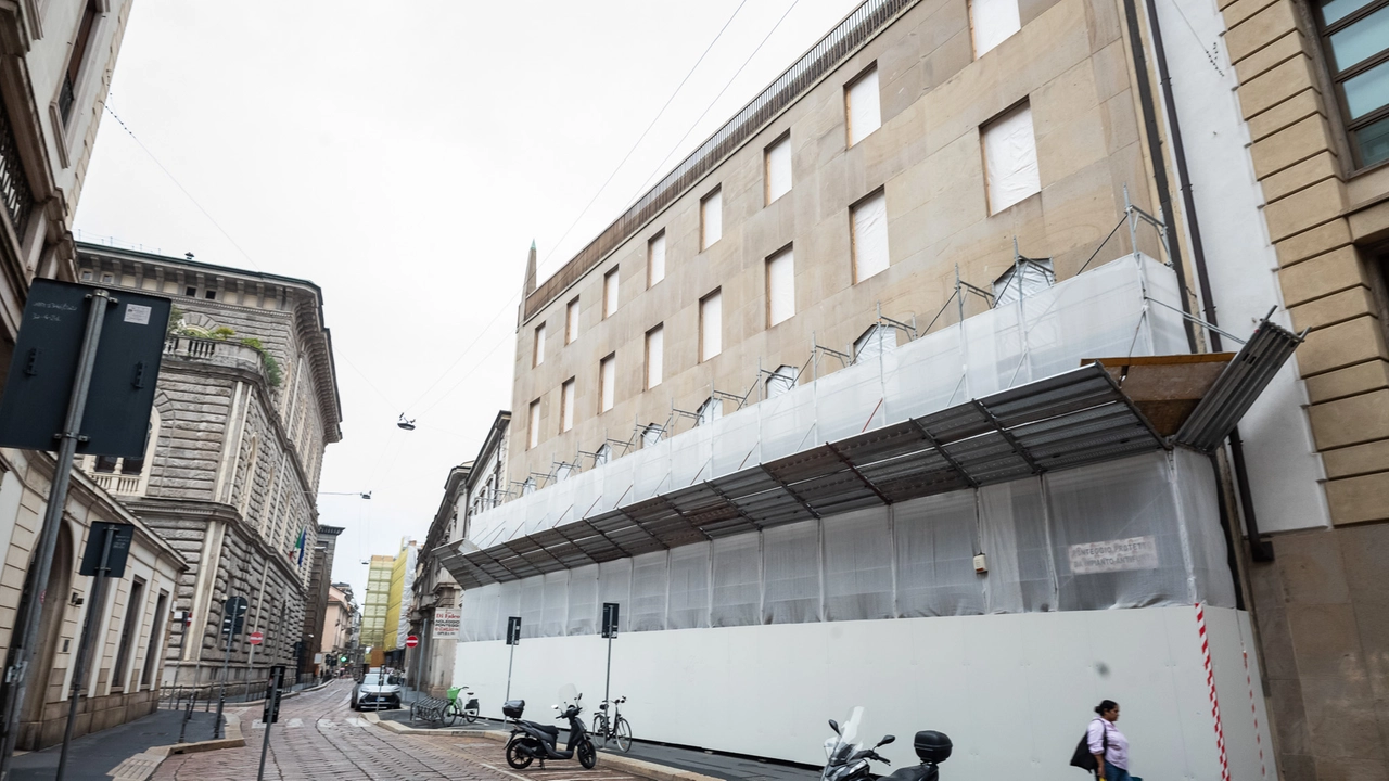 Cantieri a Milano in via Monte di Pietà Cantieri a Milano in via Monte di Pietà