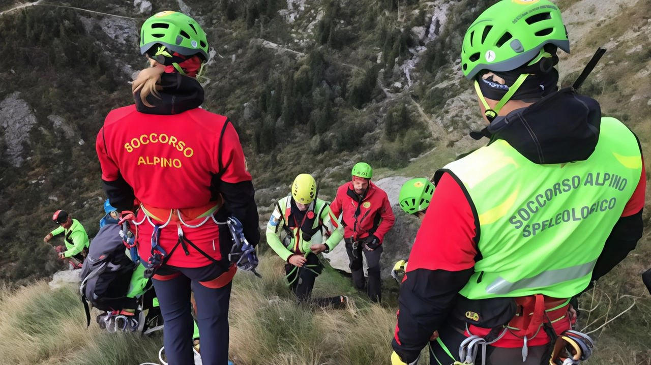 Il Soccorso alpino della XIX Delegazione Lariana celebra il 150° compleanno del Cai di Lecco con l'incontro "Dove hai la testa?", per raccontare la storia e l'attività dei soccorritori, testimoniando l'importanza del coordinamento tra i soccorritori.