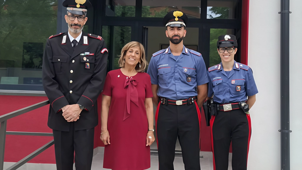 I carabinieri entrano nella nuova caserma. Ampliato l’orario al pubblico. Gli uomini dell’Arma della stazione di Basiglio hanno preso... I carabinieri entrano nella nuova caserma. Ampliato l’orario al pubblico. Gli uomini dell’Arma della stazione di Basiglio hanno preso...