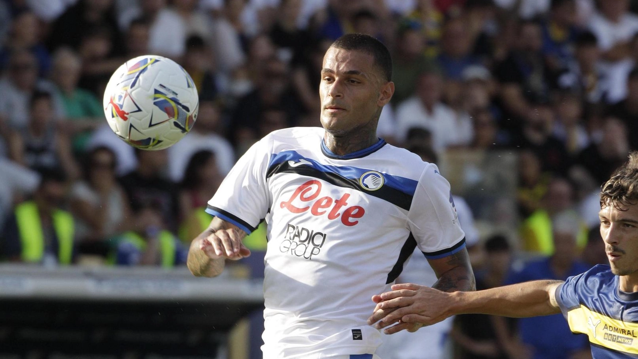 Gianluca Scamacca nella prima amichevole pre-campionato dell’Atalanta Gianluca Scamacca nella prima amichevole pre-campionato dell’Atalanta