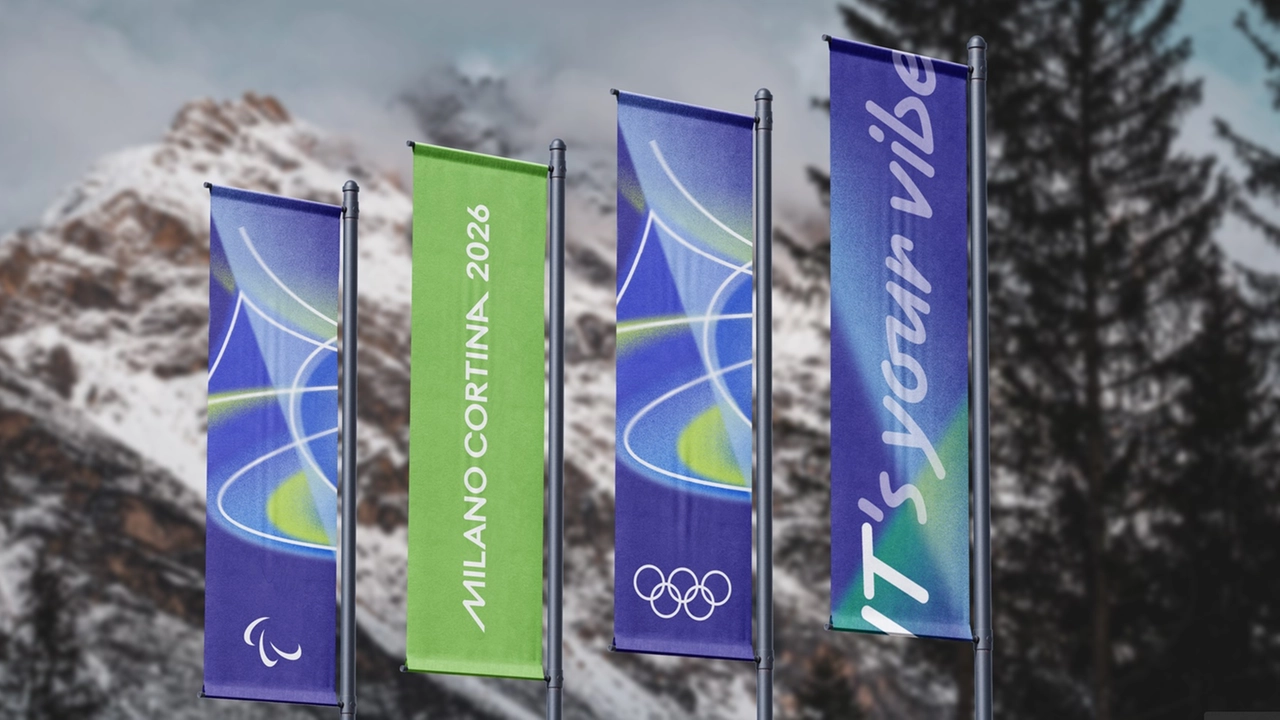 Una bandiera con il motto dei Giochi Olimpici Invernali: "IT's yiur vibe" Una bandiera con il motto dei Giochi Olimpici Invernali: "IT's yiur vibe"