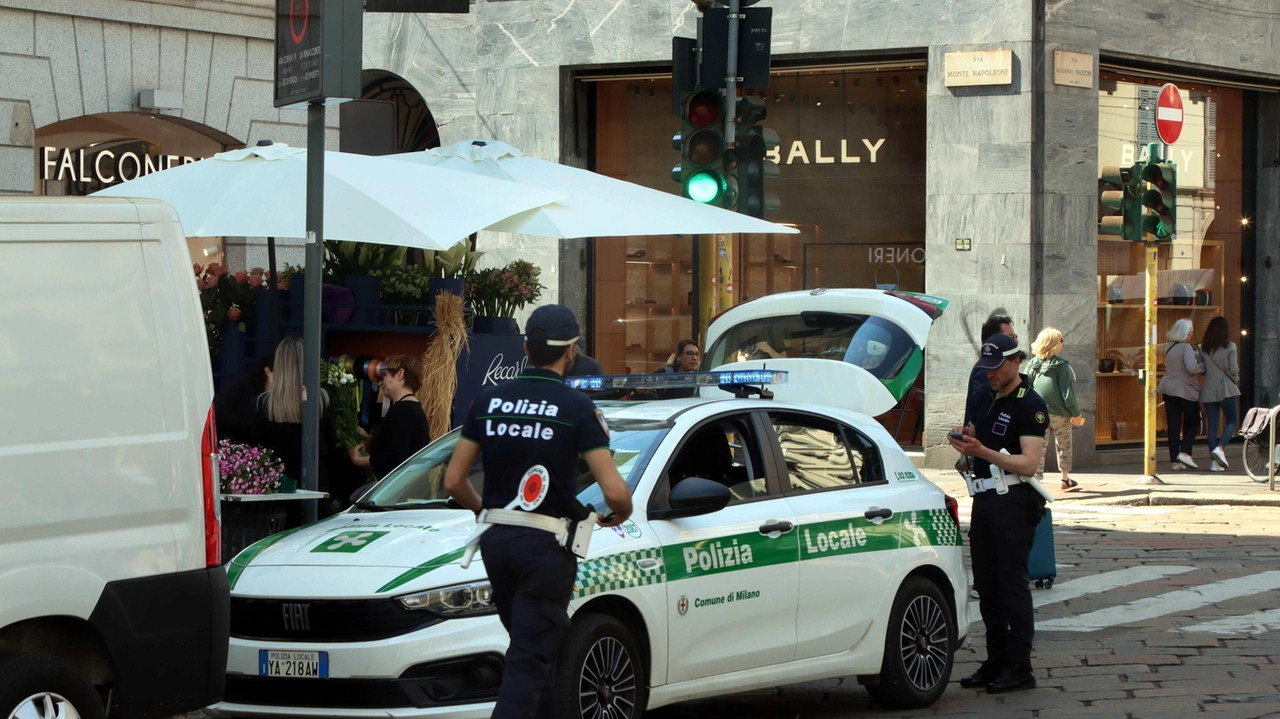 Ore 19.10 di giovedì, siamo in via dei Missaglia. Una donna di 66 anni, residente lì a due passi, attraversa... Ore 19.10 di giovedì, siamo in via dei Missaglia. Una donna di 66 anni, residente lì a due passi, attraversa...