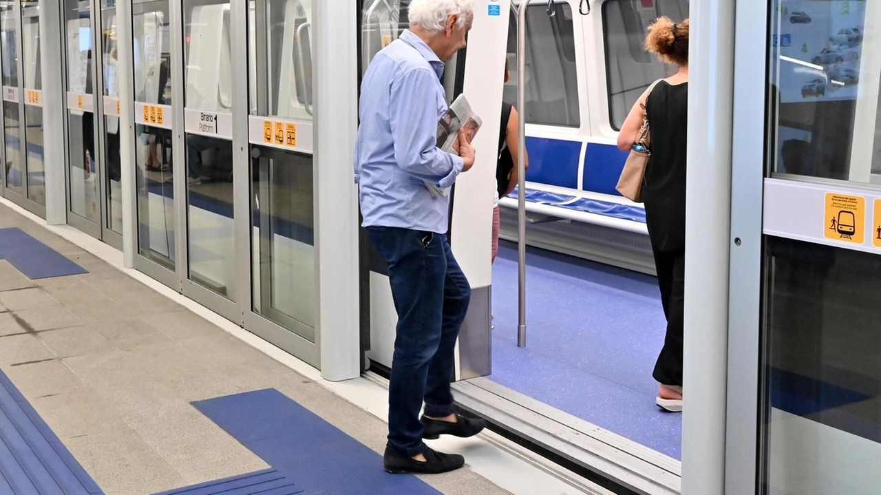 Atm celebra i primi due anni della Metropolitana 4 a Milano, con quasi 20 milioni di passeggeri trasportati. La linea Blu registra un notevole aumento di viaggiatori dopo le estensioni.