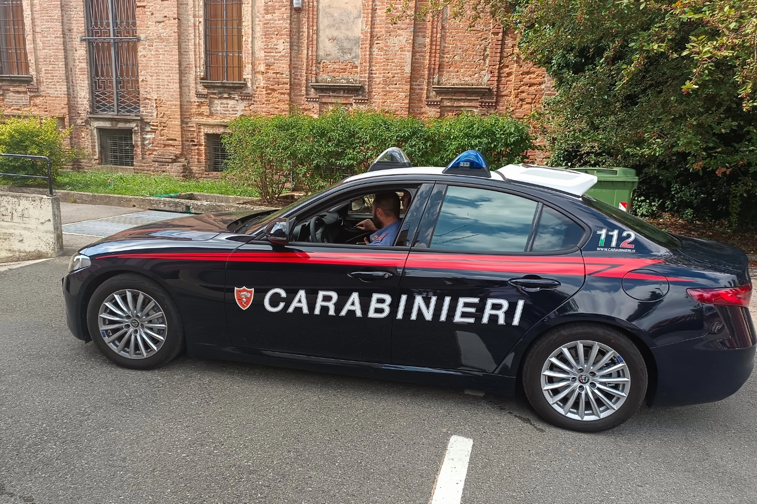 I carabinieri hanno arrestato sette persone responsabili di 23 truffe