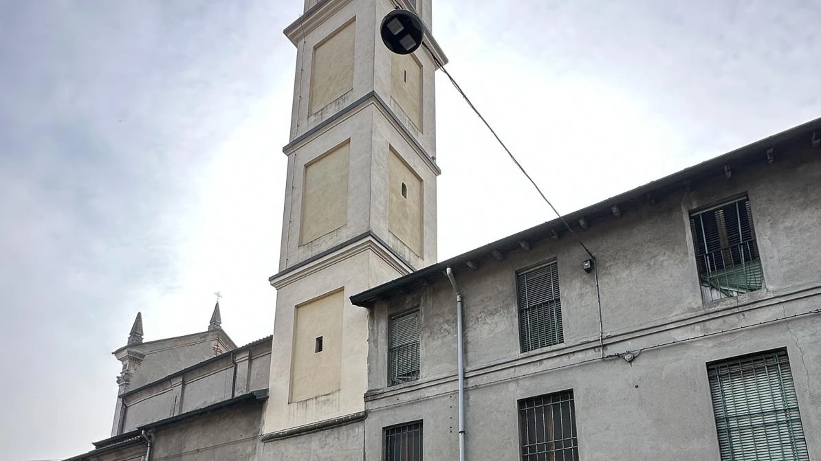 Casalpusterlengo, scritte deliranti contro i cristiani Casalpusterlengo, scritte deliranti contro i cristiani