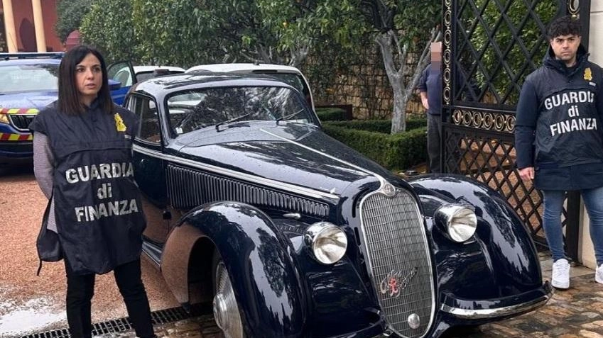 Documenti falsi e corruzione, le auto finivano a Montecarlo. Tre interdittive, nei guai legale e commercialista Documenti falsi e corruzione, le auto finivano a Montecarlo. Tre interdittive, nei guai legale e commercialista