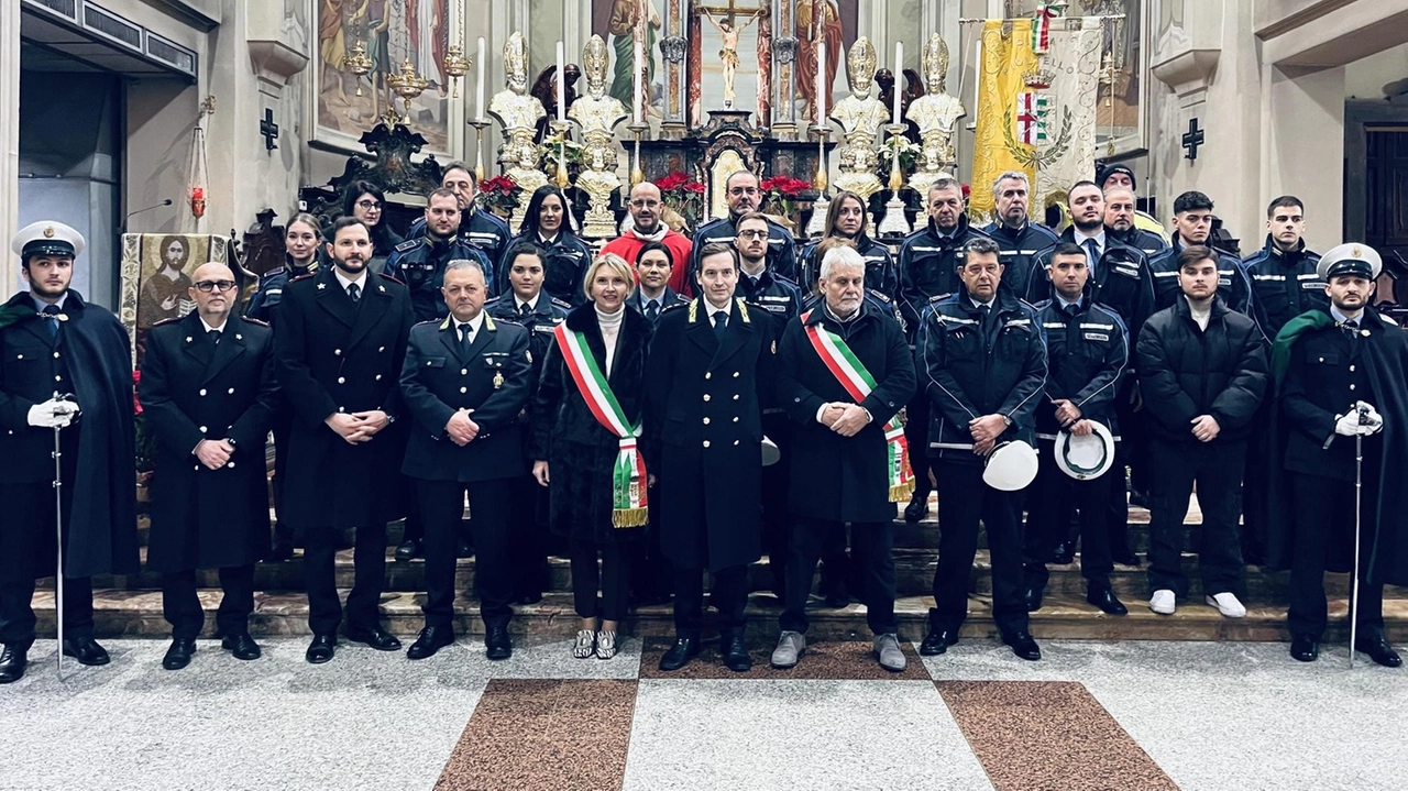 Polizia locale con i sindaci Ivonne Cosciotti (Pioltello) e Rodolfo Corazzo (Rodano) L’accordo Comune-Prefettura-vigilanza privata porterà rinforzi in tutti i quartieri Polizia locale con i sindaci Ivonne Cosciotti (Pioltello) e Rodolfo Corazzo (Rodano) L’accordo Comune-Prefettura-vigilanza privata porterà rinforzi in tutti i quartieri