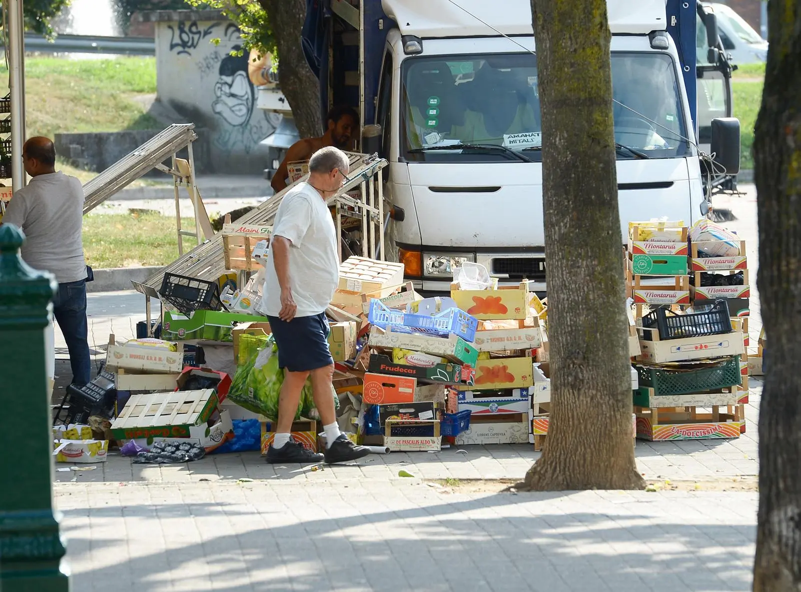 Riqualificazione del mercato. Il Comune cambia gli orari. Novità su rifiuti e merce usata