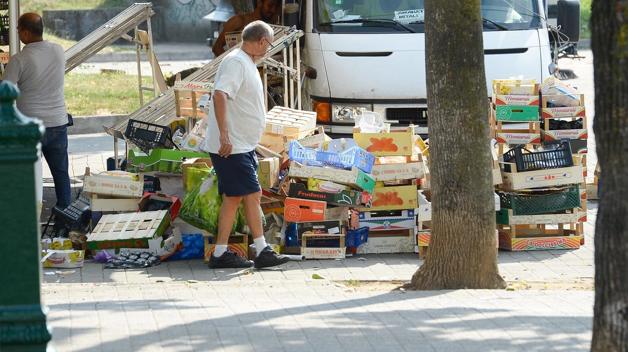 Legnano, dopo la riorganizzazione degli spazi degli ambulanti arriva l’ordinanza del sindaco. Dal 19 luglio il termine della fascia di vendita per tutti gli operatori sarà allineato alle 14. .