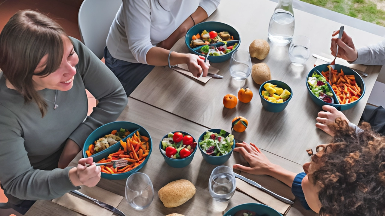 L'azienda Planet.eco di Casarile propone contenitori riutilizzabili e dosaggi mirati per ridurre gli sprechi alimentari durante la pausa pranzo. Con consegne a oltre 50 società, l'iniziativa si allinea agli obiettivi di Agenda 2023 per ridurre gli imballaggi monouso e sensibilizzare sull'ambiente. L'azienda Planet.eco di Casarile propone contenitori riutilizzabili e dosaggi mirati per ridurre gli sprechi alimentari durante la pausa pranzo. Con consegne a oltre 50 società, l'iniziativa si allinea agli obiettivi di Agenda 2023 per ridurre gli imballaggi monouso e sensibilizzare sull'ambiente.