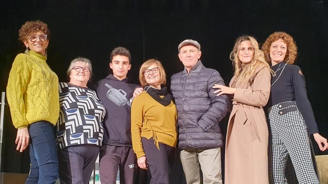 Una donna sanguigna e molto pratica, dalle decisioni spicce, un malinteso di malasanità che farà pensare a una sua dipartita... Una donna sanguigna e molto pratica, dalle decisioni spicce, un malinteso di malasanità che farà pensare a una sua dipartita...