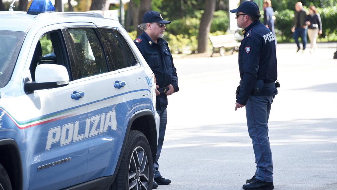 Pavia, estorsione al don per i messaggi: arrestata 35enne conosciuta su sito d
