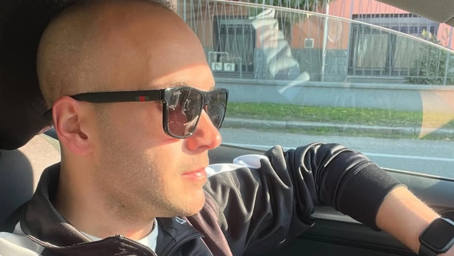 Davide Semprevivo al volante con la tuta del Lonate Ceppino, che indossava con grande orgoglio Davide Semprevivo al volante con la tuta del Lonate Ceppino, che indossava con grande orgoglio
