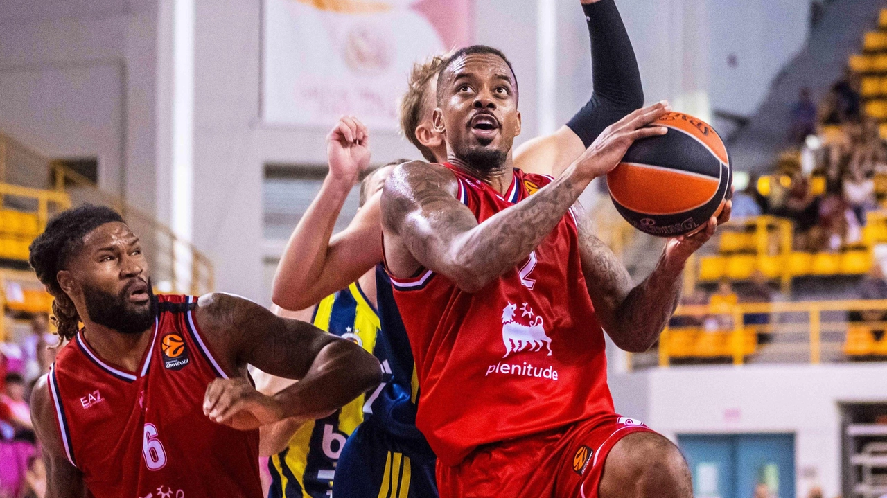 Il nuovo playmaker dell’Olimpia Milano Lorenzo Brown a canestro nella sfida di ieri contro il Fenerbahce Il nuovo playmaker dell’Olimpia Milano Lorenzo Brown a canestro nella sfida di ieri contro il Fenerbahce