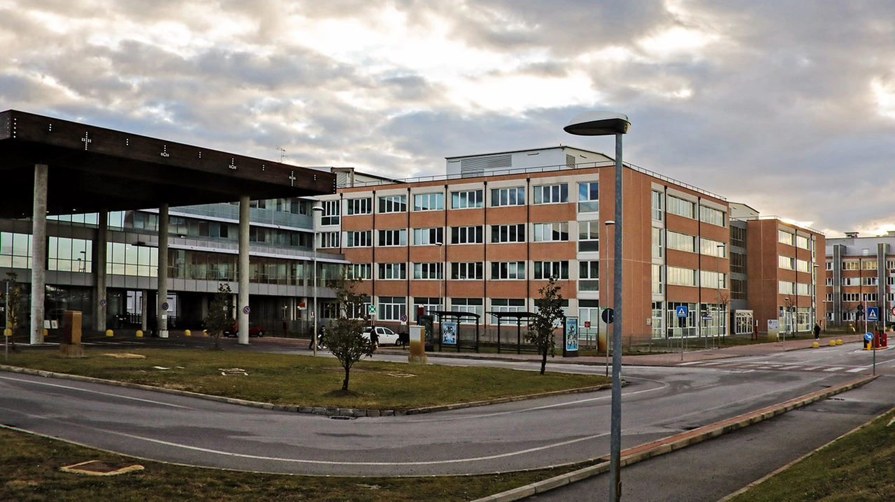 Il decesso del piccolo all’ospedale di Cona, dove era stato trasferito d’urgenza per essere intubato