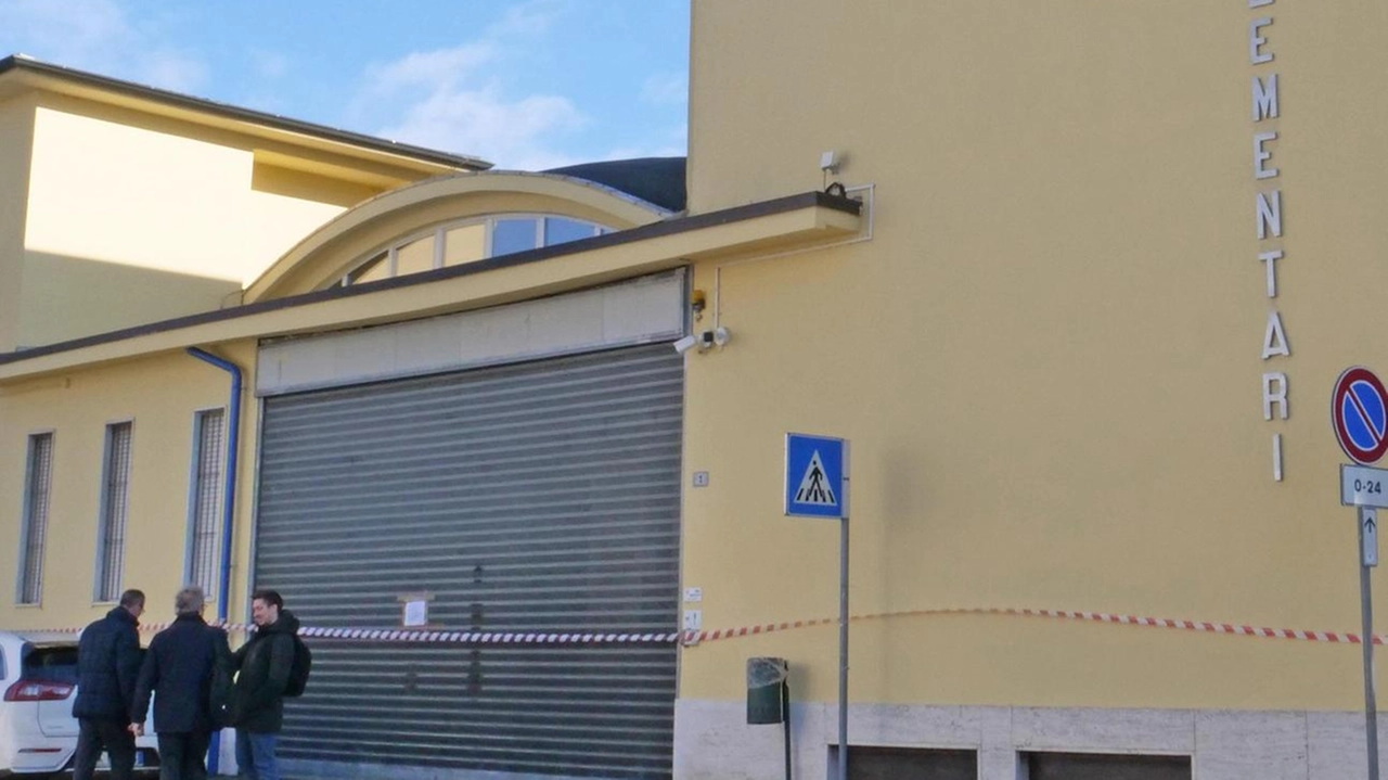 Famiglie di bambini di San Genesio preoccupate per possibile pagamento trasporto scolastico a Pavia dopo sequestro. Incertezze su costi e criteri di selezione. Materna inizia il 9 settembre, scuola ancora sotto sequestro. Famiglie di bambini di San Genesio preoccupate per possibile pagamento trasporto scolastico a Pavia dopo sequestro. Incertezze su costi e criteri di selezione. Materna inizia il 9 settembre, scuola ancora sotto sequestro.