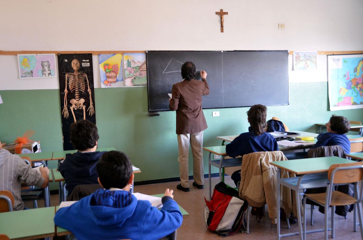 Tutti in aula. A Lecco e provincia professori e personale amministrativo sono già stati assunti Tutti in aula. A Lecco e provincia professori e personale amministrativo sono già stati assunti