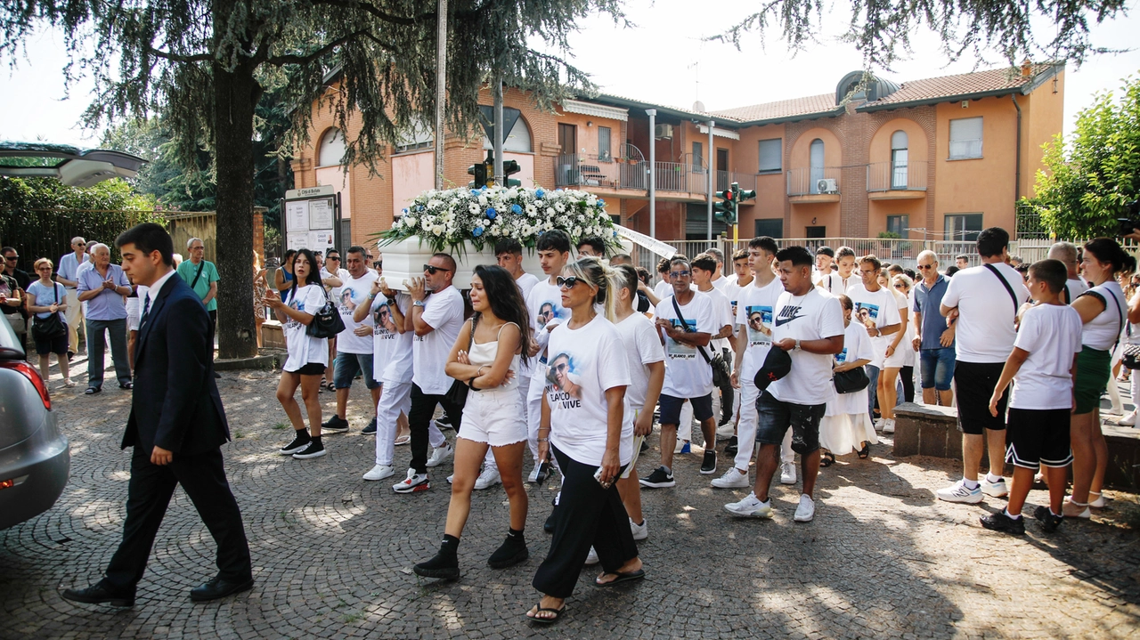 I funerali di Omar Bassi a Bollate lunedì 12 agosto I funerali di Omar Bassi a Bollate lunedì 12 agosto