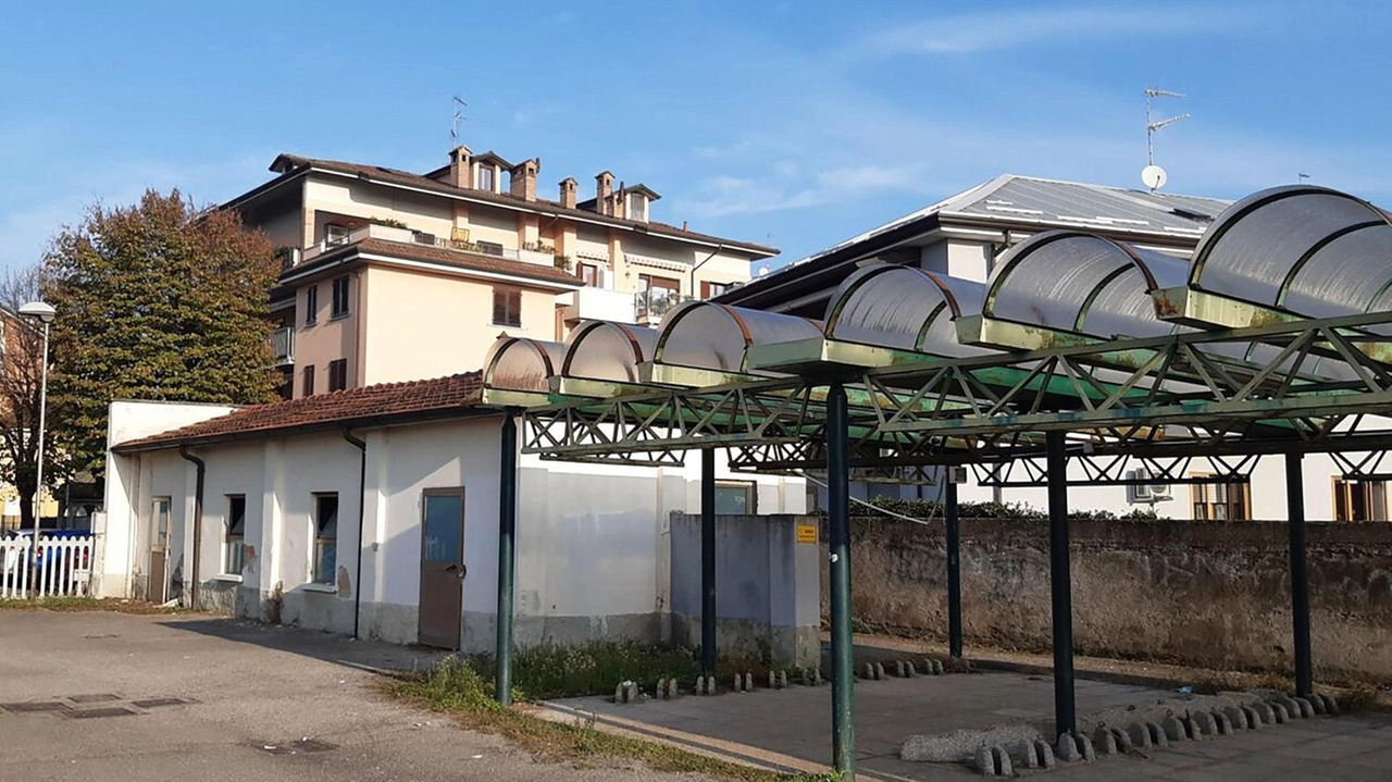 L’area del deposito coperto delle biciclette sarà demolita. Per venire incontro alle esigenze dei ciclisti quattro rastrelliere saranno installate in piazza XXV Aprile L’area del deposito coperto delle biciclette sarà demolita. Per venire incontro alle esigenze dei ciclisti quattro rastrelliere saranno installate in piazza XXV Aprile