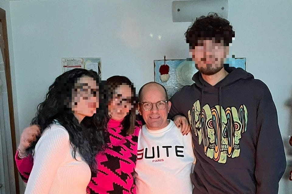 Vincenzo Arsena lascia una moglie e due figli; ritratti con lui in questa foto