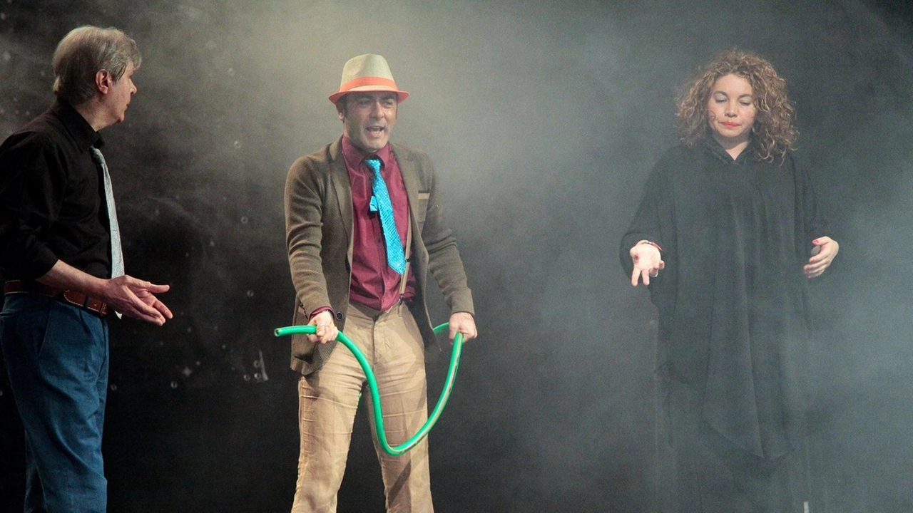 Uno spettacolo musical-teatrale spensierato e originale, fatto di canzoni e siparietti comici. È quello che si terrà sabato al centro... Uno spettacolo musical-teatrale spensierato e originale, fatto di canzoni e siparietti comici. È quello che si terrà sabato al centro...