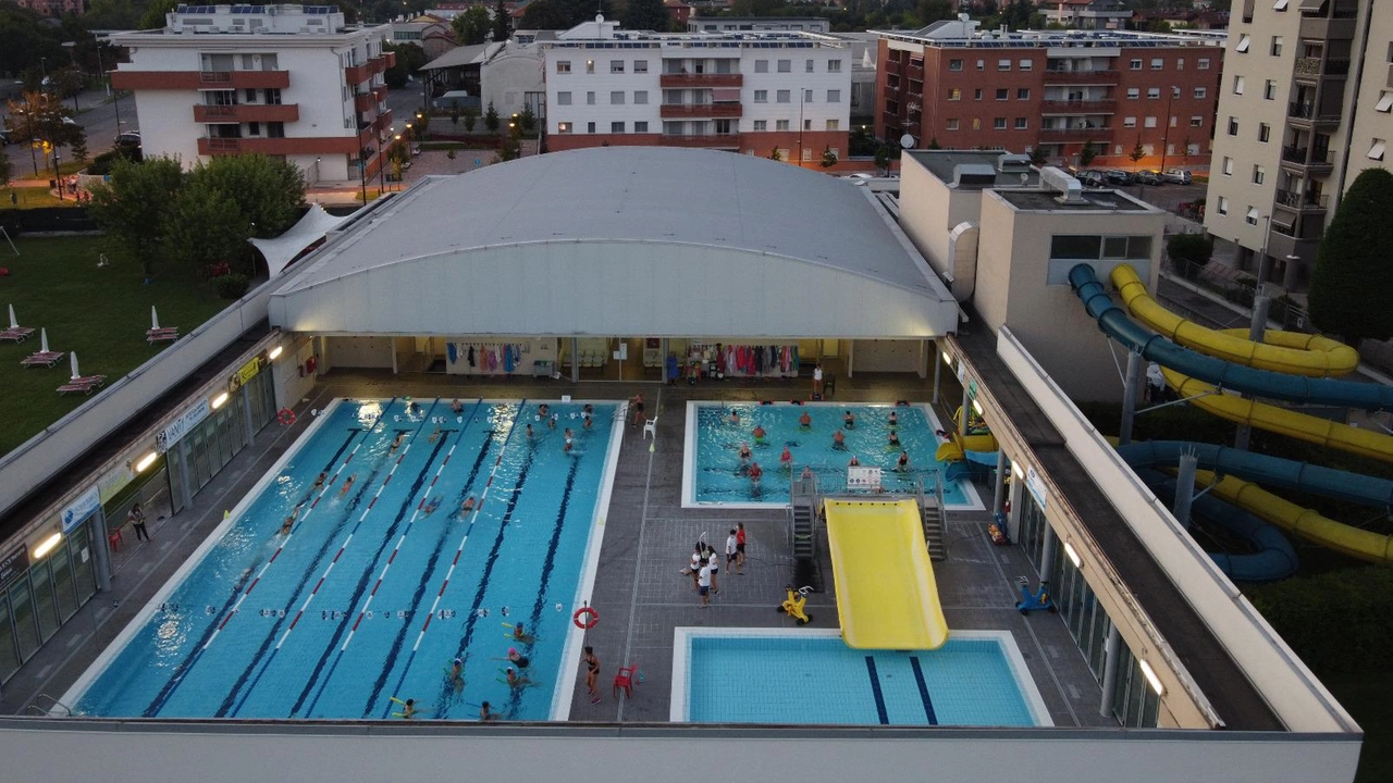 La piscina com’era: ora è stata ristrutturata con un finanziamento di 350mila euro della Regione cui si aggiungono i 150mila stanziati dal Comune La piscina com’era: ora è stata ristrutturata con un finanziamento di 350mila euro della Regione cui si aggiungono i 150mila stanziati dal Comune