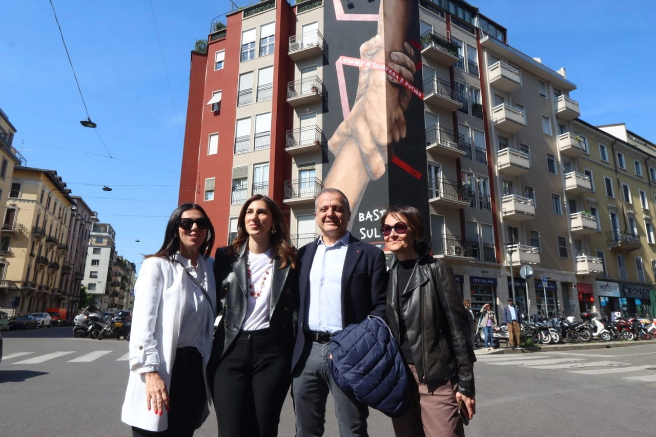 Da sinistra Roberta Vaia segretaria regionale della Cisl, l'assessore alle Politiche del lavoro Alessia Cappello, Vincenzo Greco segretario regionale della Cgil ed Eloisa Dacquino segretaria di Uil Milano-Lombardia