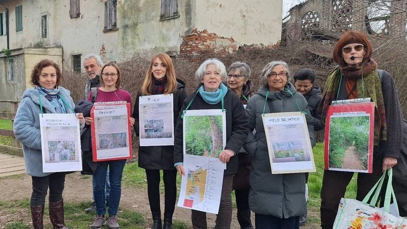 Alcune delle residenti del quartiere, agguerrite contro l'abbattimento Alcune delle residenti del quartiere, agguerrite contro l'abbattimento