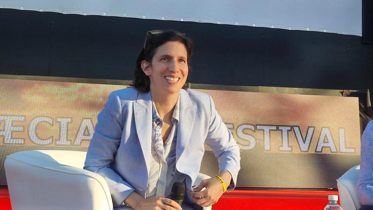 "Giani sarà di nuovo il presidente della Regione Toscana perché vinceremo insieme". Lo ha detto la segretaria del Pd Elly... "Giani sarà di nuovo il presidente della Regione Toscana perché vinceremo insieme". Lo ha detto la segretaria del Pd Elly...