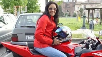 Dal marito devoto all’amante intimorito fino al meccanico cinico: chi sono i sette uomini “al servizio” di Adilma