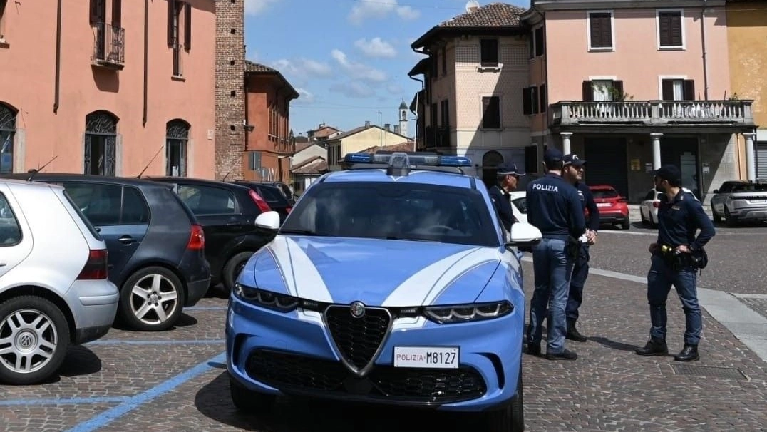 La polizia a Sant'Angelo Lodigiano La polizia a Sant'Angelo Lodigiano