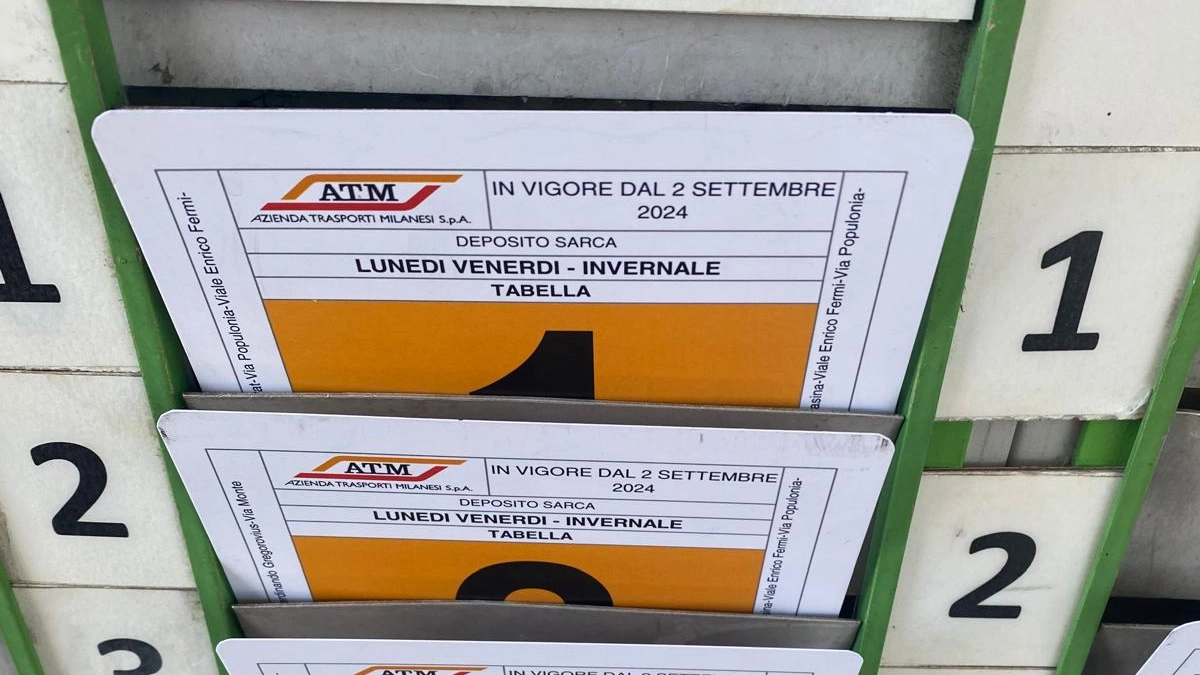 Il casellario della linea bus 41 di Atm La presenza di cinque tabelle su sei dimostra che in servizio c’era un solo conducente la mattina del 16 settembre scorso