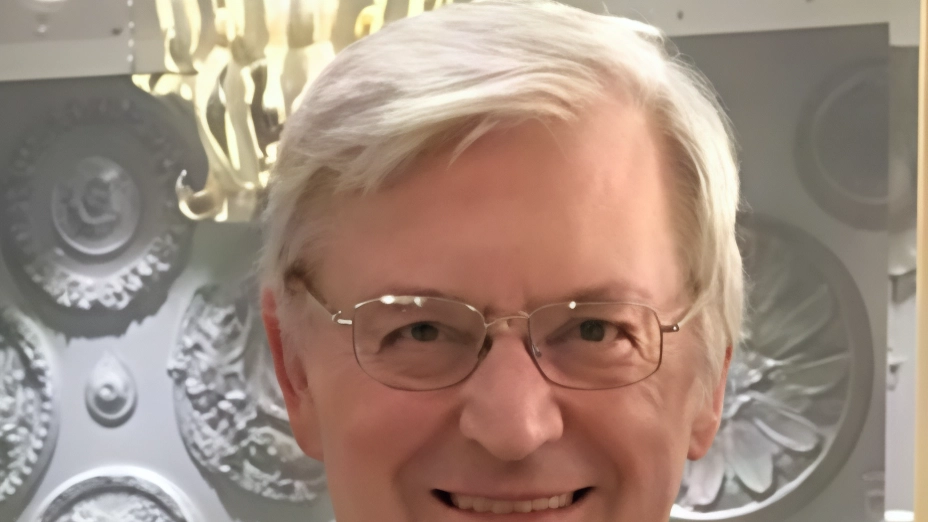 Sommario: Lutto a Barlassina per la scomparsa di Marco Belloni, imprenditore del legno e creatore del Teatro Antonio Belloni, il più piccolo al mondo. La sua eredità artistica e imprenditoriale viene celebrata. Sommario: Lutto a Barlassina per la scomparsa di Marco Belloni, imprenditore del legno e creatore del Teatro Antonio Belloni, il più piccolo al mondo. La sua eredità artistica e imprenditoriale viene celebrata.